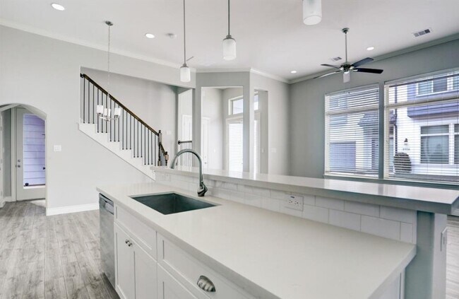 Building Photo - 8907 Spring Knoll Forest Dr