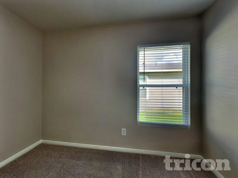 Building Photo - 15649 Del Norte Dr