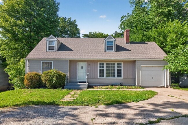 Building Photo - Your Next Home Awaits: 4BR/2BA in Desirable Prairie Village Location!