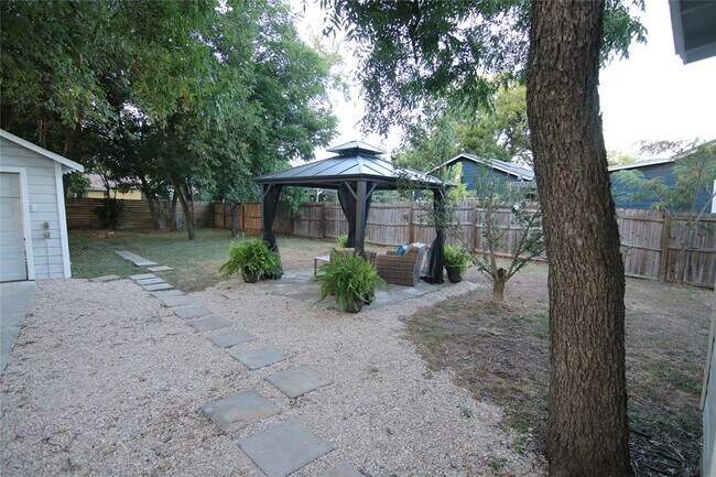 Building Photo - 4606 Wally Ave