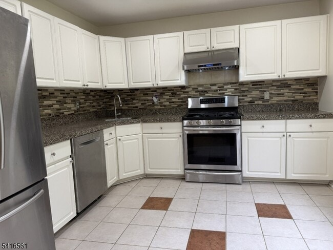 Building Photo - 1704 Bergen Ct