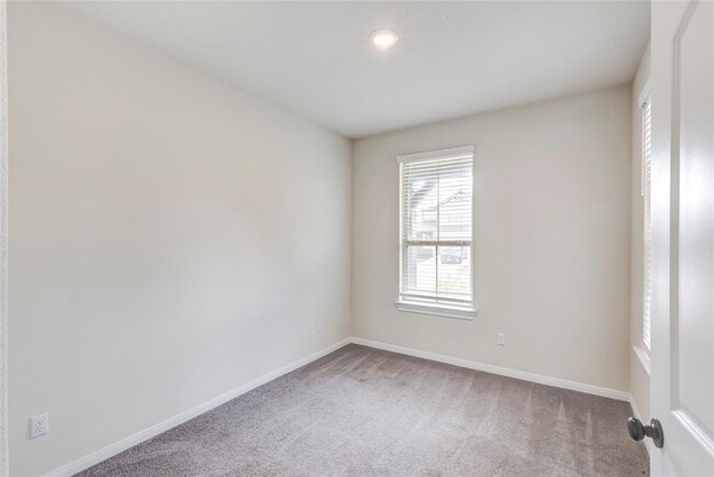 Building Photo - 332 Zuma Dr