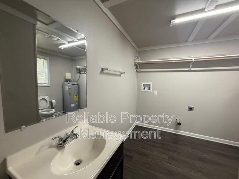 Building Photo - 7018 NC-210