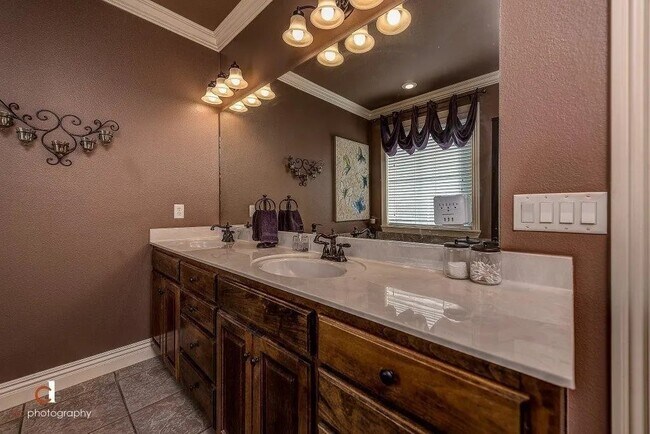 Building Photo - 5404 S Chimay Dr