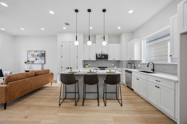 Building Photo - 2014 Yates St