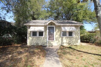 Building Photo - East Pensacola Heights 2BR Cottage Near Downtown with Heart-Pine Floors, Updated Kitchen & Rear A...