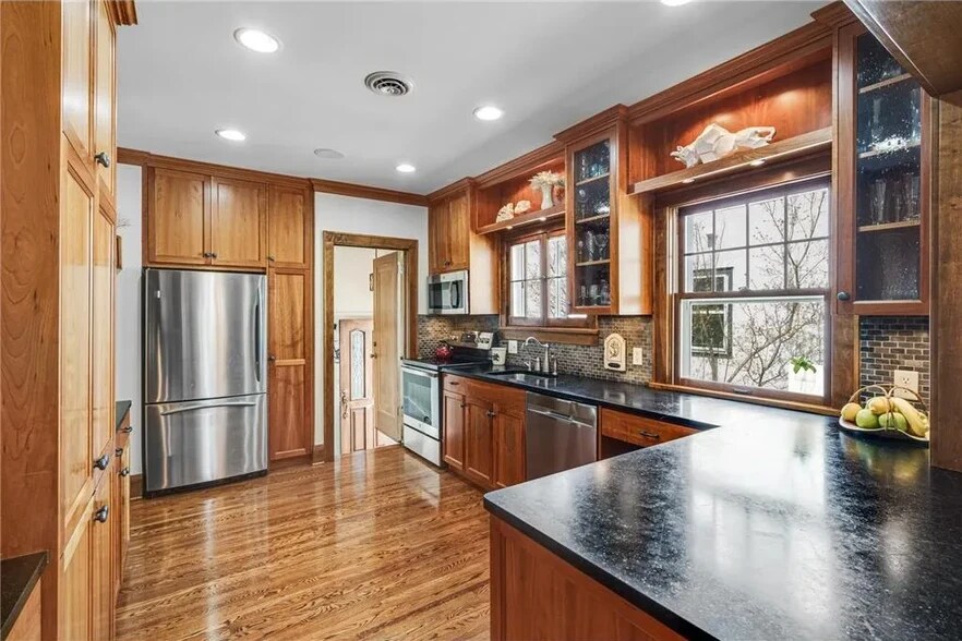 Building Photo - 5128 Sheridan Ave S