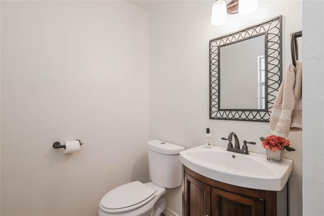 Building Photo - 1963 Shorewood Dr