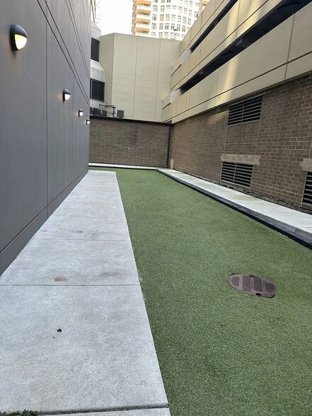 Building Photo - 403 E Ohio St