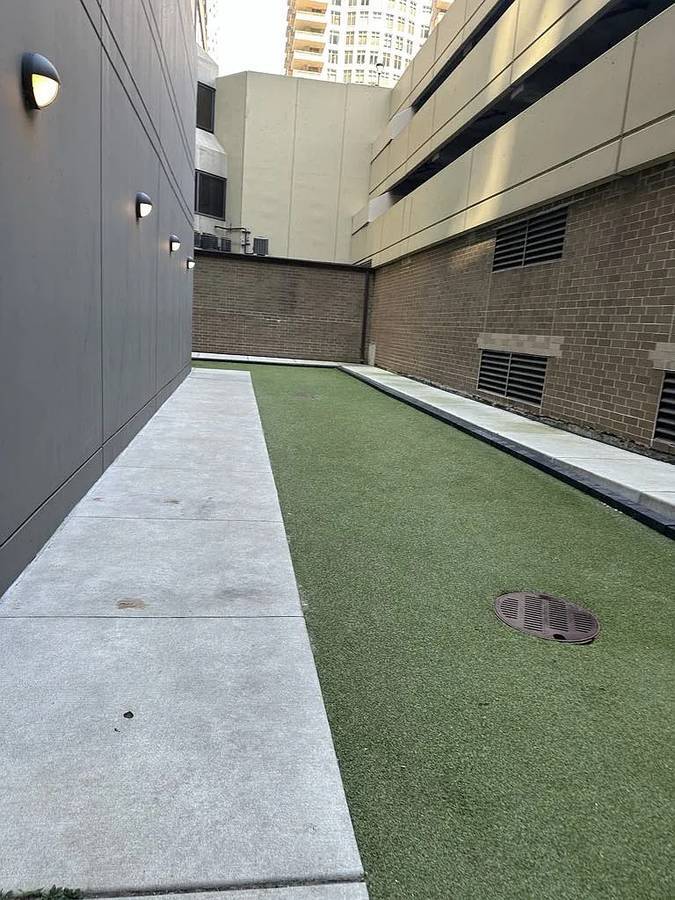 Building Photo - 475 E Ohio St