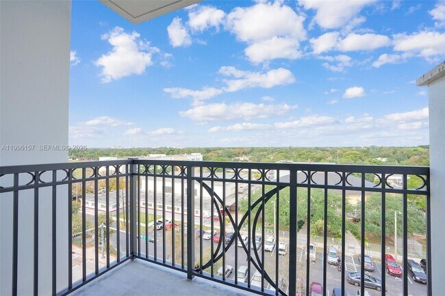 Building Photo - 301 Altara Ave