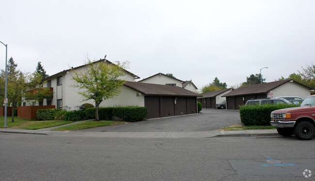 Building Photo - 951 Copeland Creek Dr
