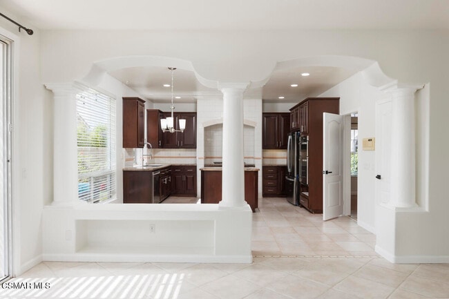 Building Photo - 1851 Fox Springs Cir