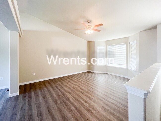 Building Photo - Beautiful 4 Bedroom, 3 Bathroom Home – 5 Mile