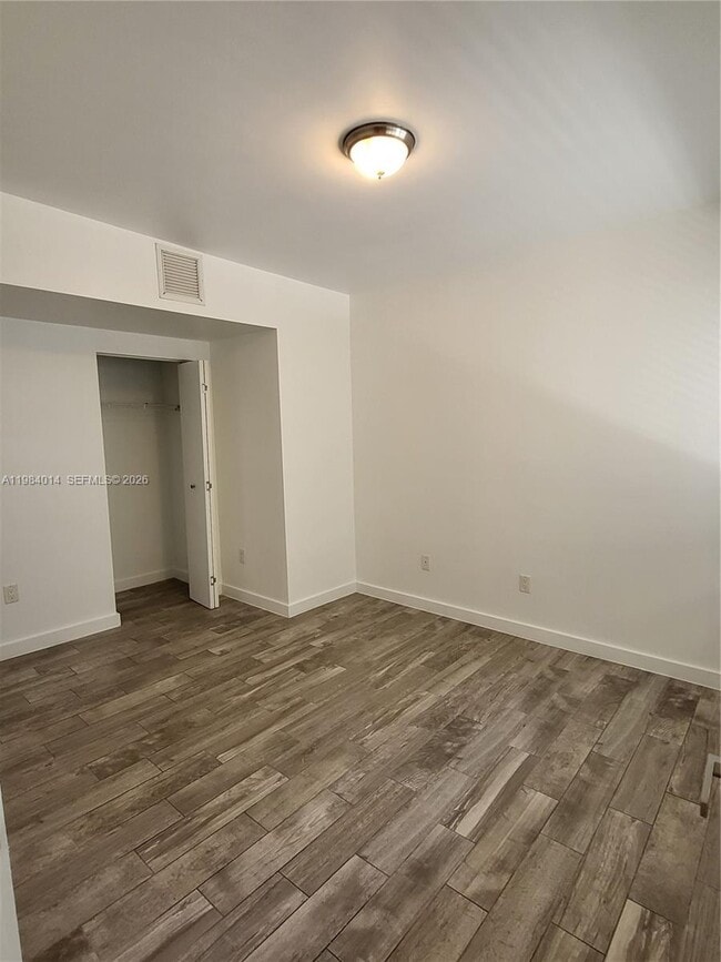 Building Photo - 557 Michigan Ave