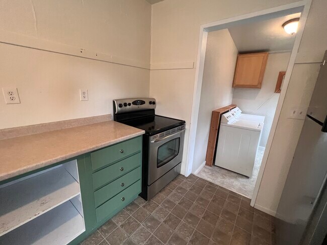 Building Photo - 1227 4th St