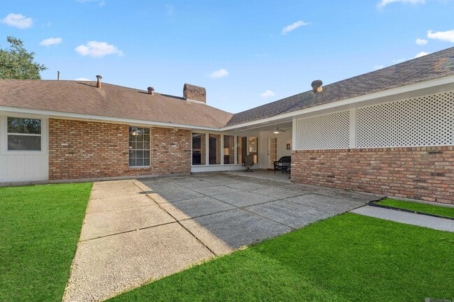 Building Photo - 685 Daventry Dr