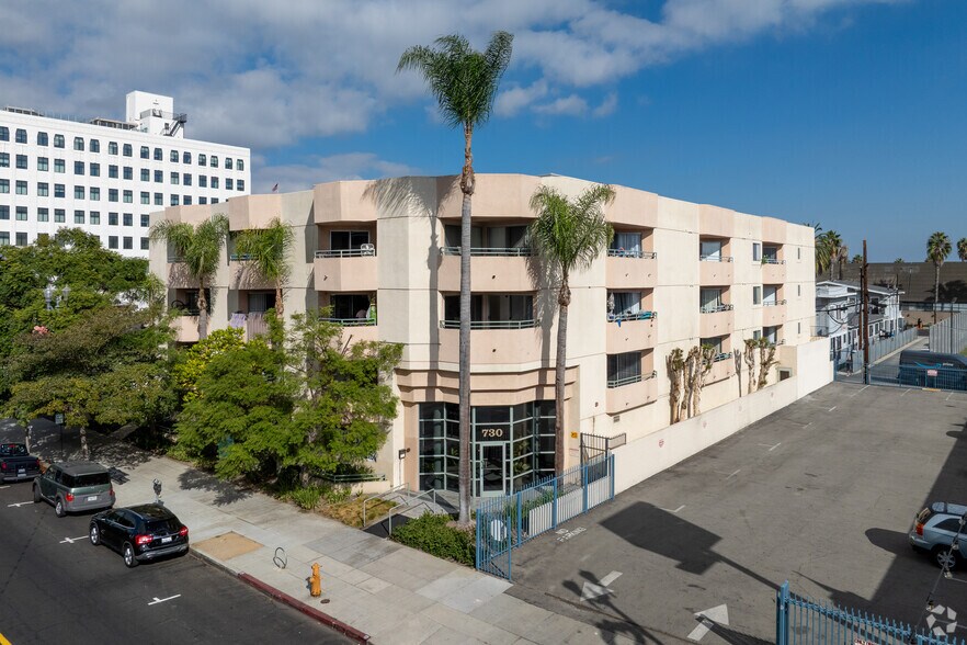 Primary Photo - 730 Pine Ave.