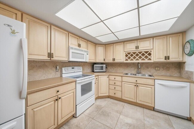 Building Photo - 5108 Brittany Dr S