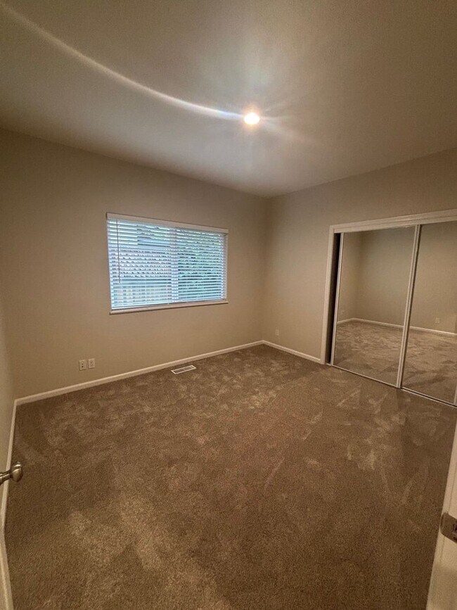 Building Photo - Single level 3 bedroom 2 bathroom Rincon V...