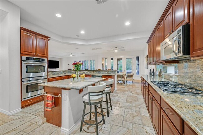 Building Photo - 2738 Kingclaven Dr
