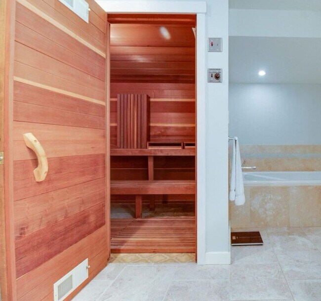 Building Photo - Fantastic 3-Bdr Home with Private Airport Access!