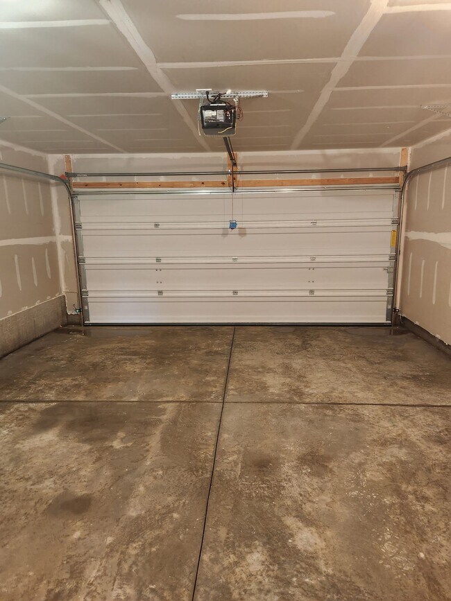 Building Photo - 693 Olivia St