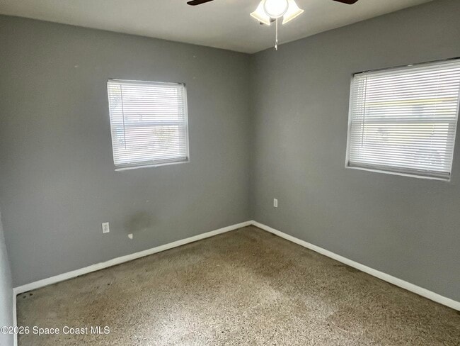 Building Photo - 1420 Avocado Ave