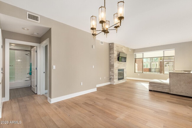 Building Photo - 4803 N Woodmere Fairway