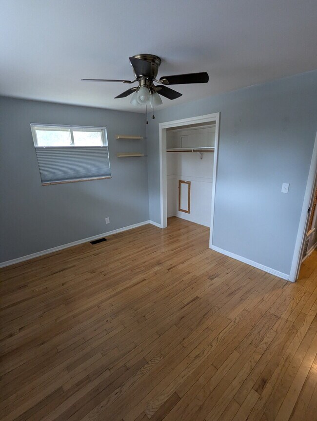 Building Photo - 7070 Beacon Way
