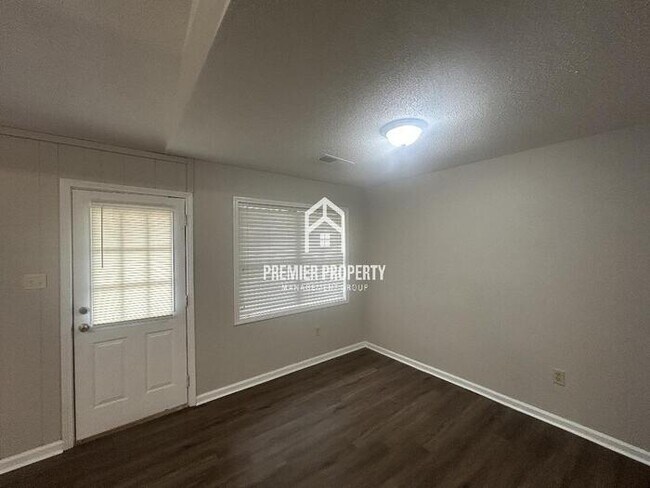Building Photo - 7376 Hollorn Ln