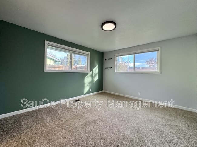 Building Photo - 823 NW 7th Ave