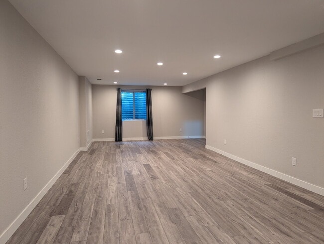 Building Photo - Desirable 3bdrm/3 bath in NW Longmont!