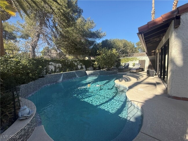 Building Photo - 2208 Plaza Del Puerto