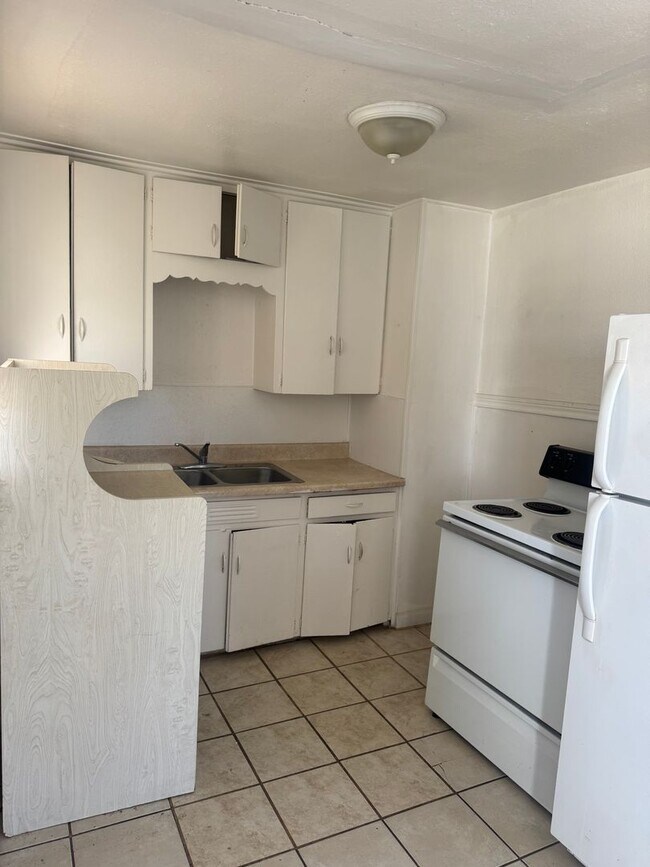 Building Photo - 503 S Milam St