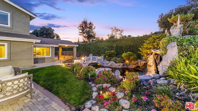 Building Photo - 1047 E Pomello Dr