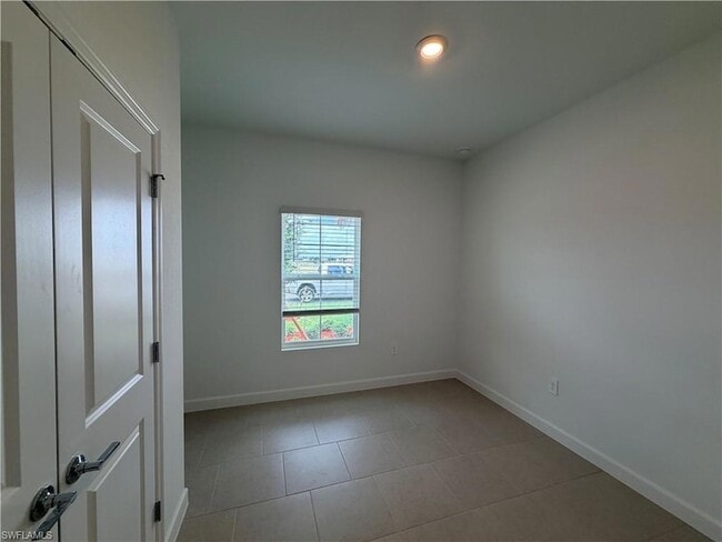 Building Photo - 3917 Passion Vine Dr