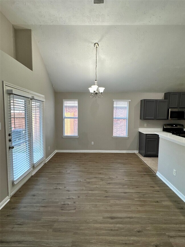 Building Photo - 6102 Sandy Valley Dr