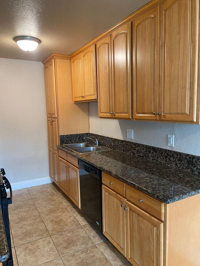 Building Photo - Remodeled Citrus Heights Four-Plex unit, 2 Bdrm, 1 Bath