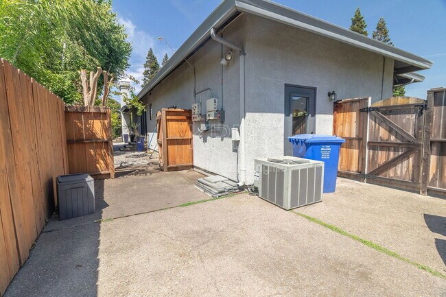 Building Photo - 672 Cypress Run