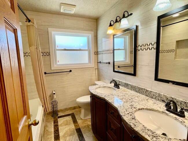 Building Photo - 3942 W Fitch Ave