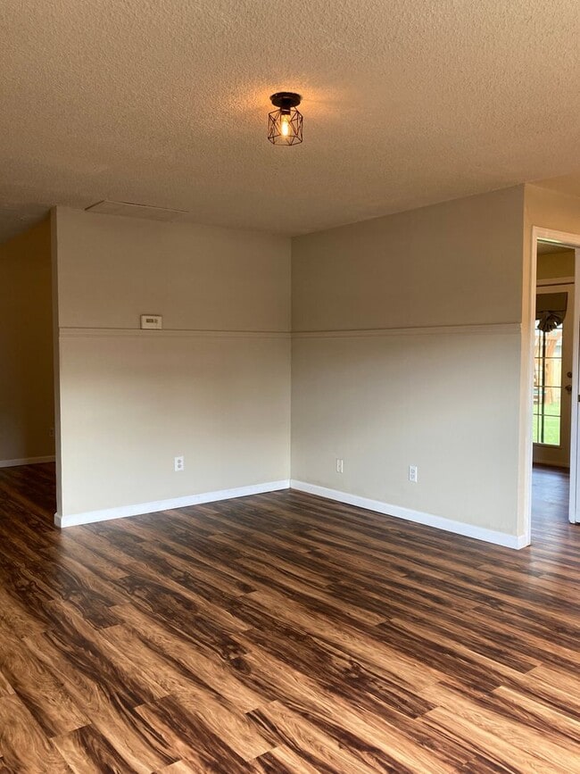 Building Photo - Single Level Ranch Home in Newberg