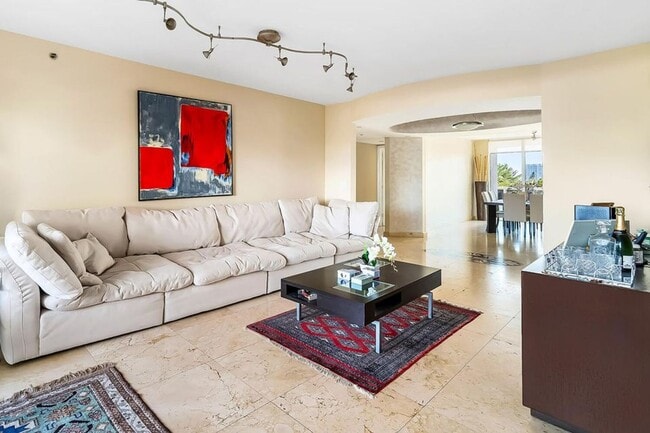 Building Photo - 18911 Collins Ave