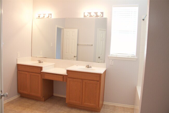 Building Photo - 2711 Cally Ct