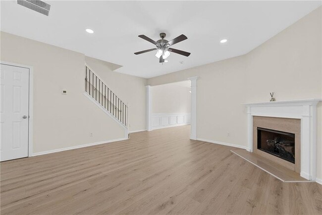 Building Photo - 318 Knelston Oak Dr NE