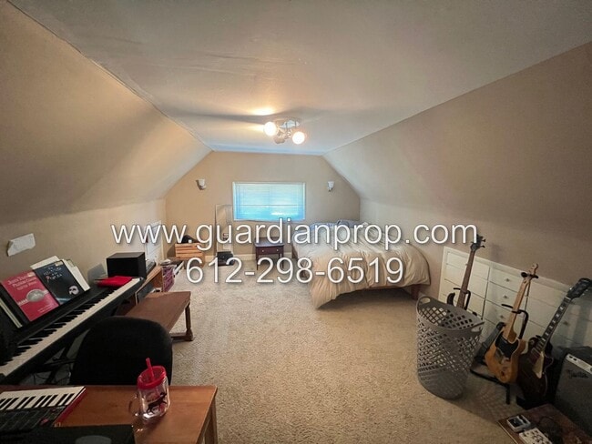 Building Photo - House Available Now, Updated Kitchen & Bath, Lofted Upstairs, Fenced Yard, Garage, Central A/C