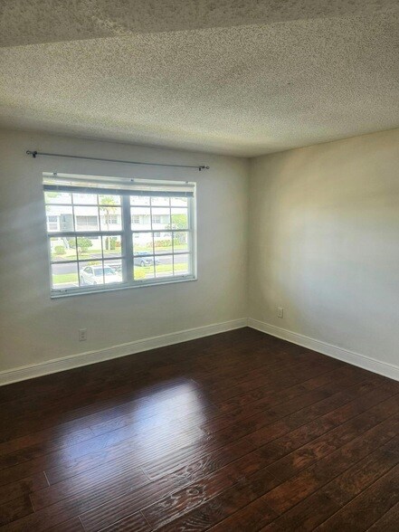 Building Photo - 963 Sonesta Ave NE