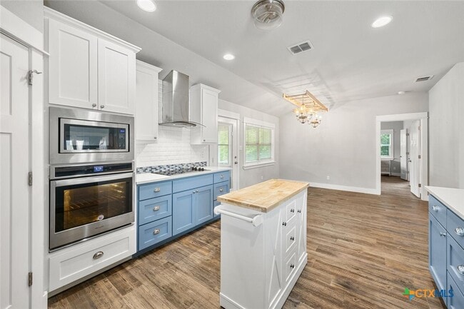 Building Photo - 7 Woodhollow Way