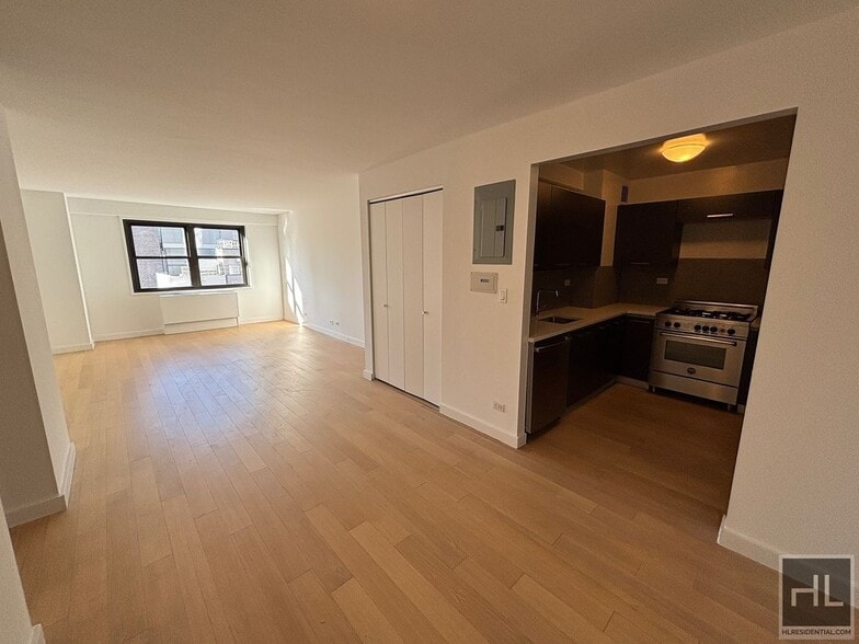 Primary Photo - East 39th Street
