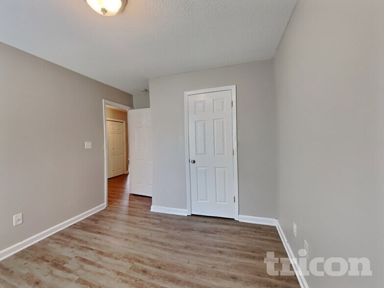 Building Photo - 2112 McKinnon Dr
